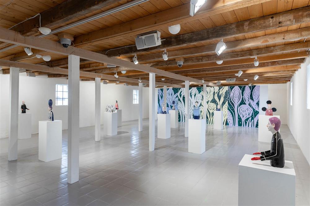 Utstillinga Eit anna landskap / Another Landscape, teinkning, skulptur og måleri av Robin Danielsson, 2024 - Klikk for stort bilete