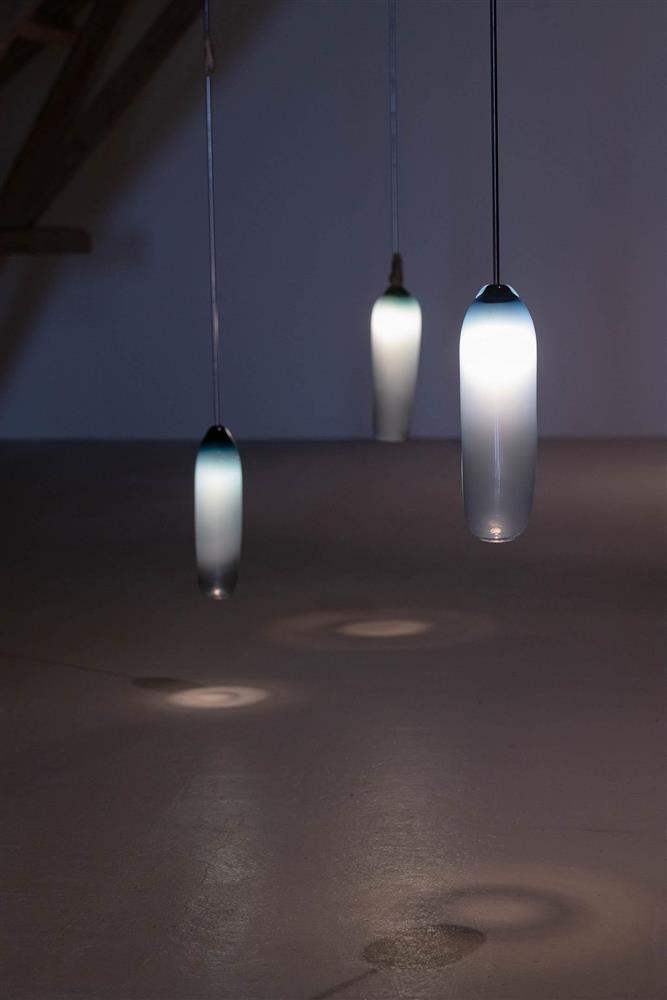 Frå utstillings BOTNAR av kunstneren Gunnhild Torgersen. Skulpturer i leire, glass og stein - Klikk for stort bilete