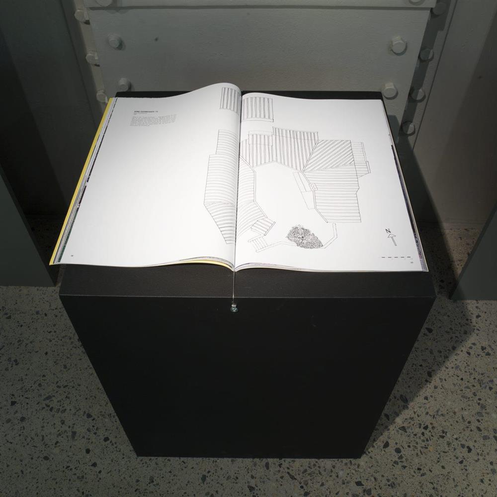 Fotografi av katalogen produsert til utstillinga - Klikk for stort bilete